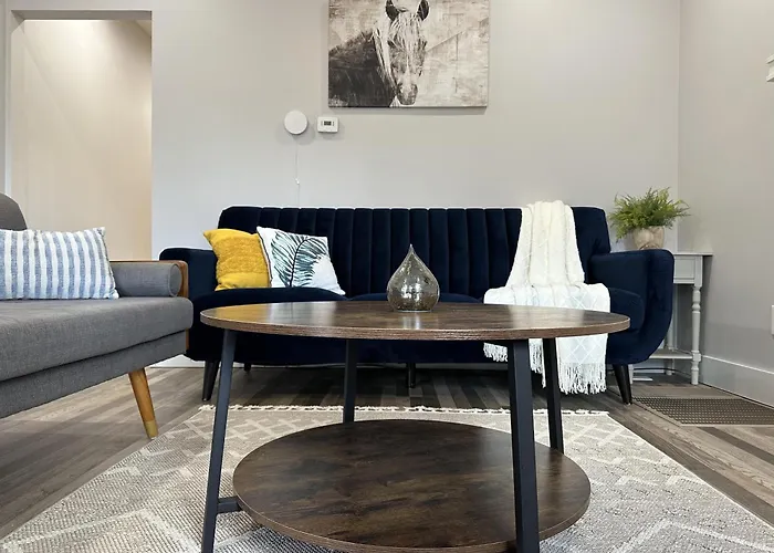 Apartment Lovely 2br Near Downtown Area *