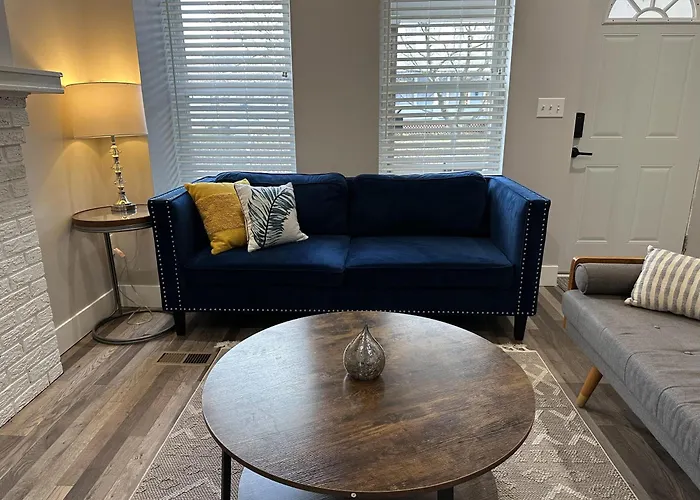 Lovely 2br Near Downtown Area
