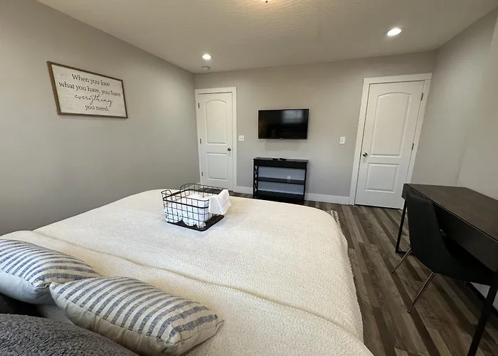Apartment Lovely 2br Near Downtown Area *