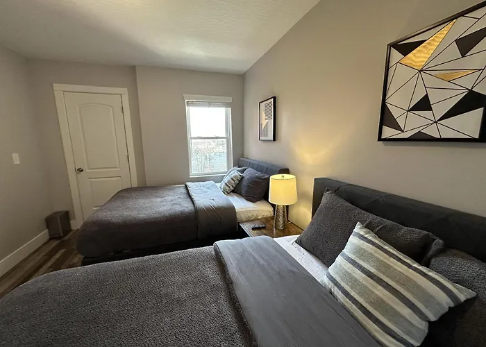 Apartment Lovely 2br Near Downtown Area