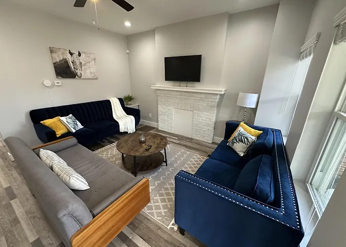 Lovely 2br Near Downtown Area Apartment *