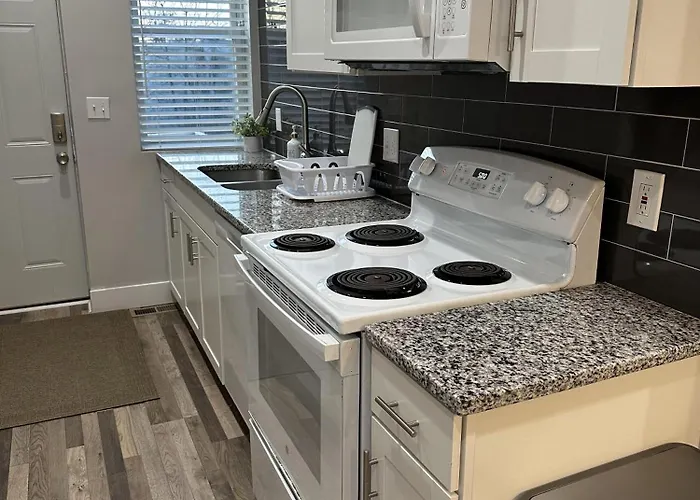 Apartment Lovely 2br Near Downtown Area