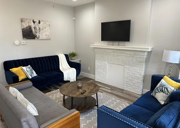 Apartment Lovely 2br Near Downtown Area *