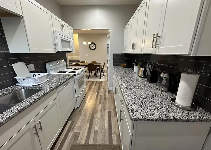 Lovely 2br Near Downtown Area Apartment *