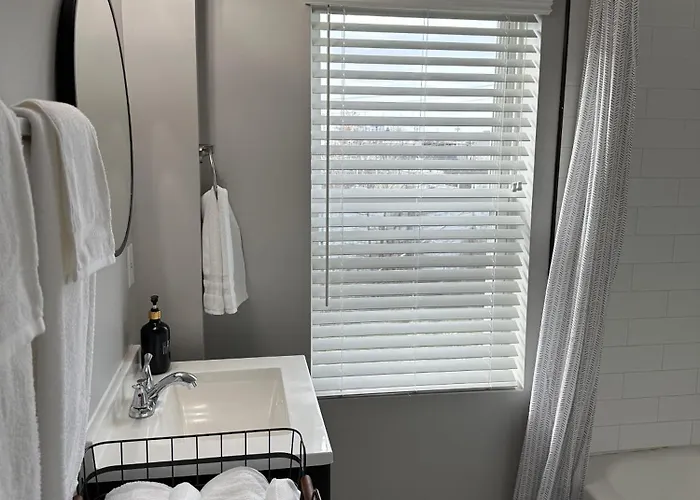 Lovely 2br Near Downtown Area