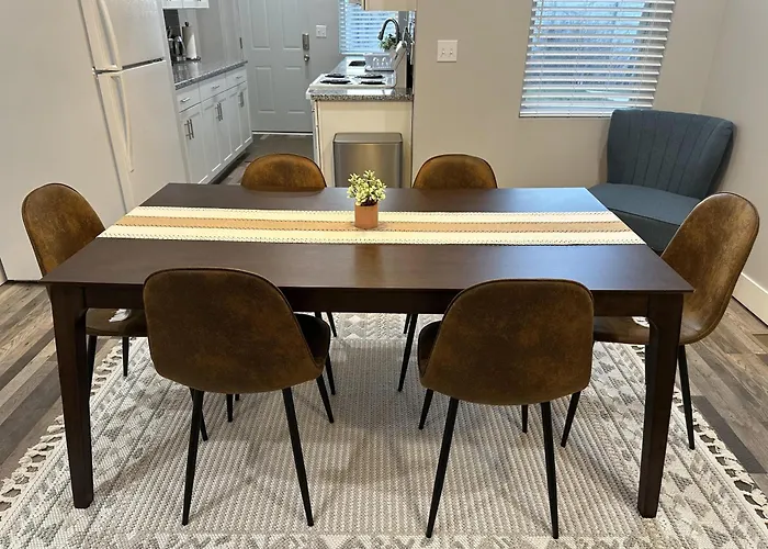 Lovely 2br Near Downtown Area Apartment *