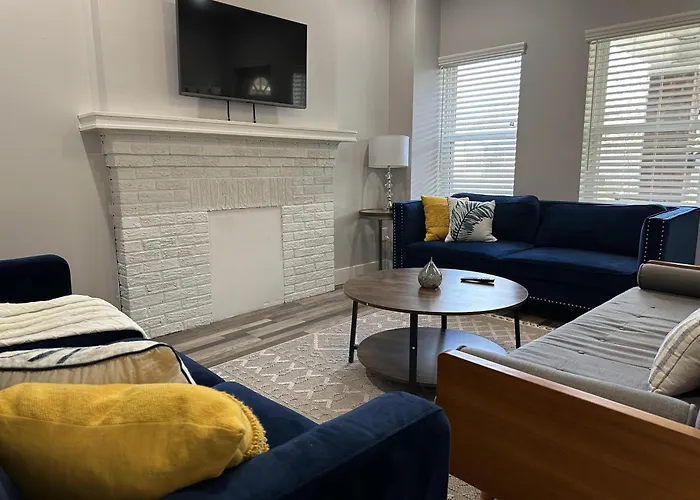 Lovely 2br Near Downtown Area Apartment